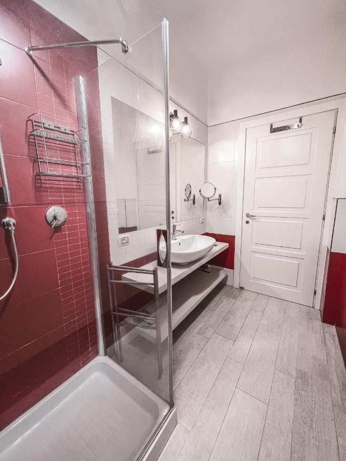 Myhouse Inn Suite Paradiso - Affitti Brevi Italia Колленьо Экстерьер фото